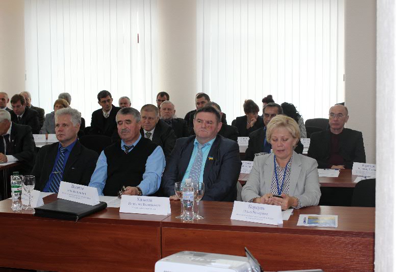У засіданні брали участь більше 40 делегатів-науковців і представників найбільших промислових підприємств хімічної та нафтопереробної промисловості Луганщини