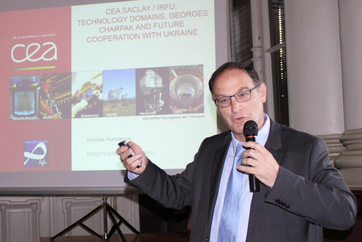 Професор Ніколас Аламанос, заступник директора Інституту досліджень фундаментальних законів Всесвіту (CEA-Saclay, Франція)