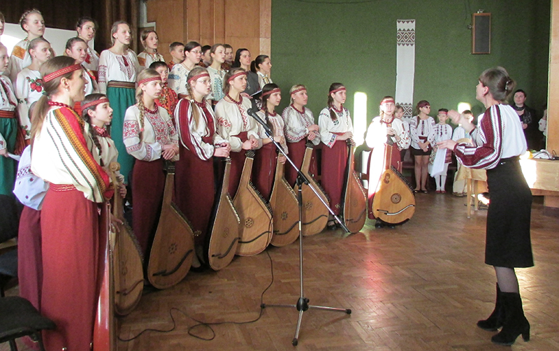 Пісні на слова Т. Шевченка та його вірші виконують учасники Центру дитячої творчості «Веселка»